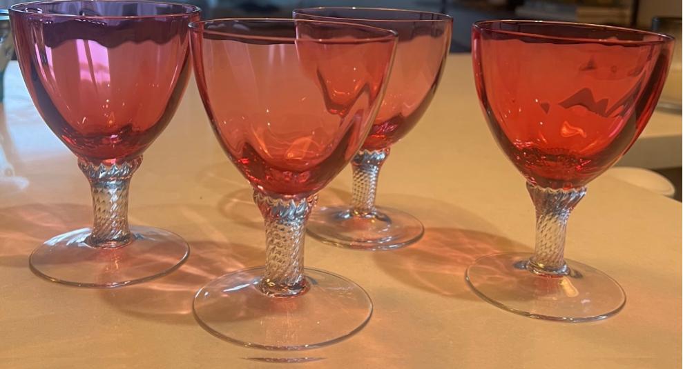 Vintage glassware (Set of 4)