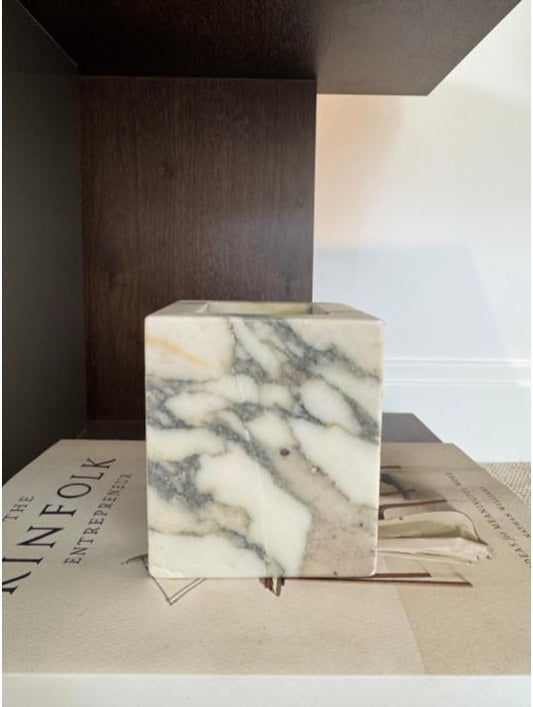 Candle-Vessel in Calacatta Monet (bedside table)
